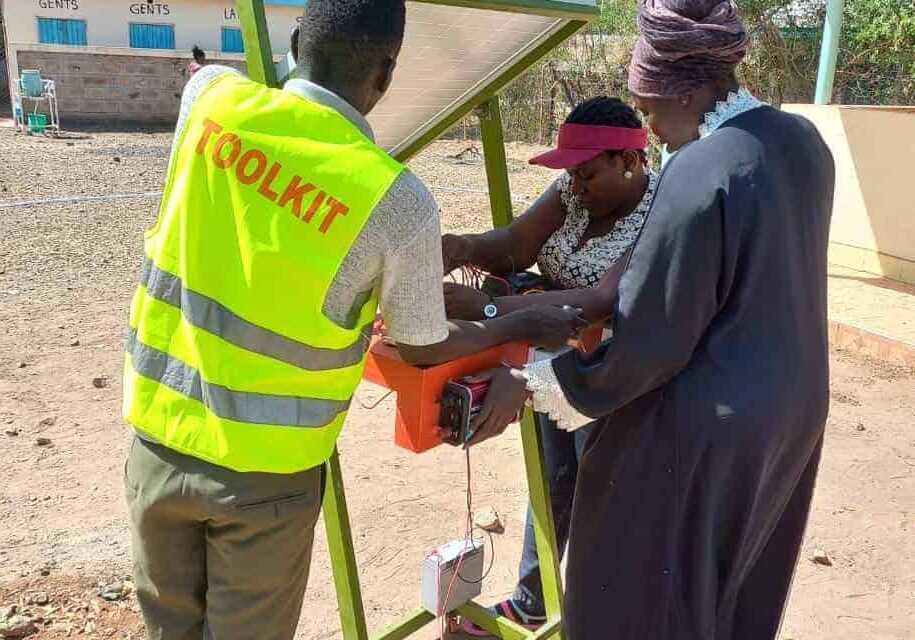 Solar-Panel-Kakuma-girls